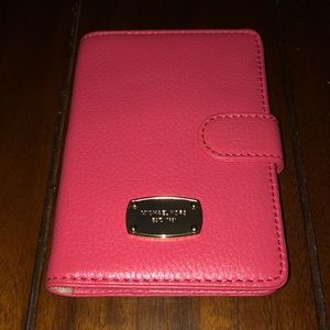 Michael Kors Passport Holder - Pink